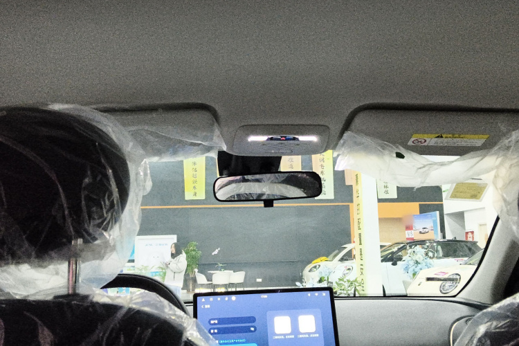 江淮钇为 钇为3 2025款 330km 黑凤梨版局部细节22