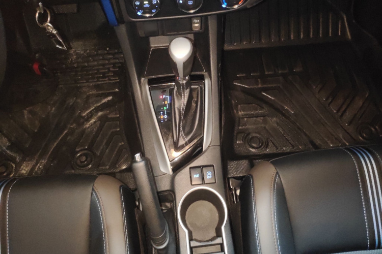 丰田 雷凌 2018款 185T CVT尊贵版 国V局部细节18