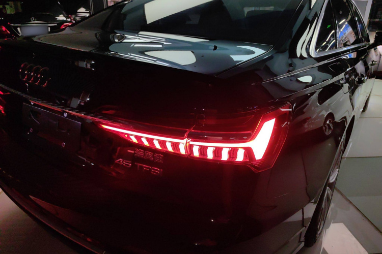 奥迪A6L 2023款 45 TFSI 臻选动感型车身外观9