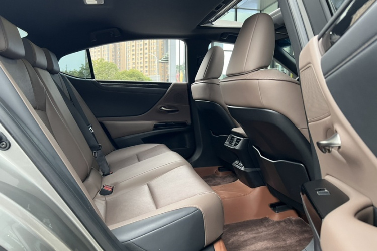 雷克萨斯ES 2022款 200 卓越版中控内饰7007