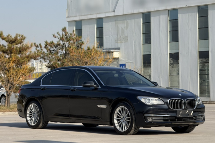 宝马7系 2014款 730Li 臻享型车身外观6002