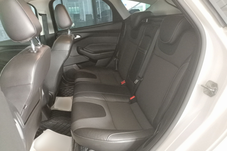 福特 福克斯 2012款 两厢 2.0L 手动豪华运动型中控内饰21