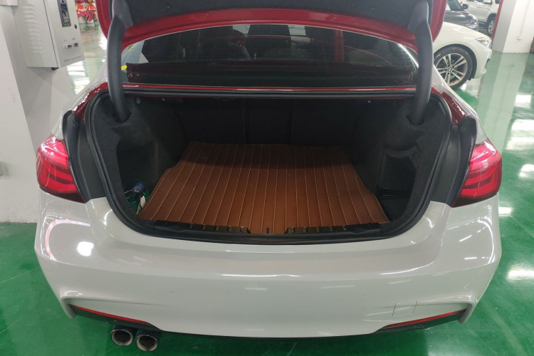 宝马3系 2018款 320Li M运动曜夜版机舱底盘23