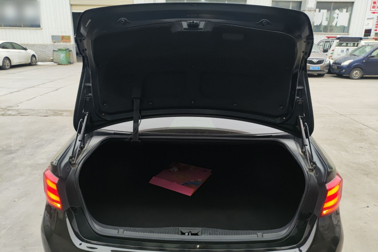 丰田 皇冠 2017款 2.0T 运动版机舱底盘23