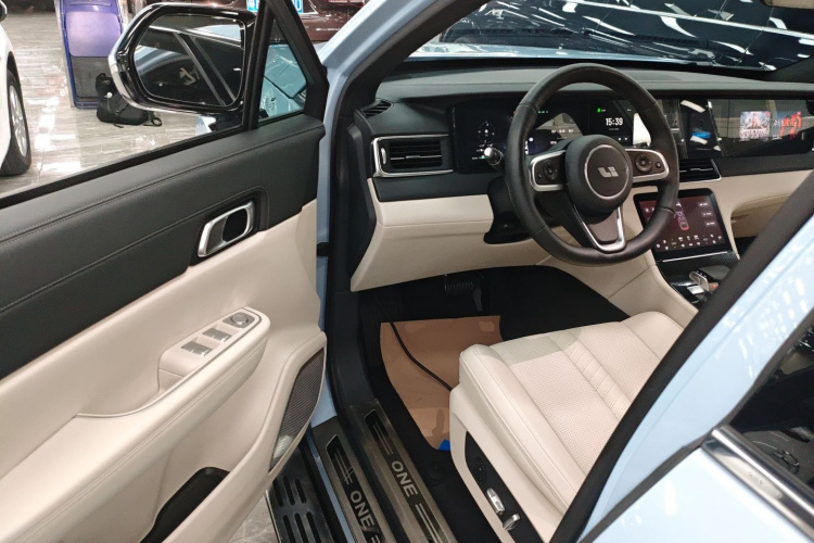 理想汽车 理想ONE 2020款 增程6座版中控内饰20