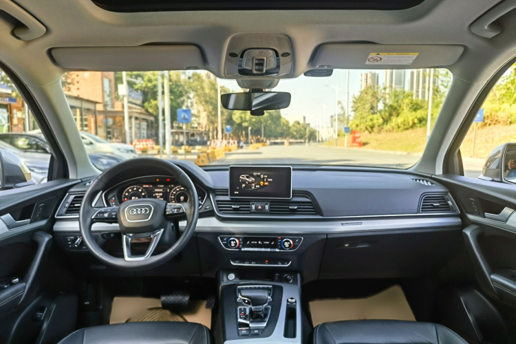 奥迪Q5L 2020款 改款 40 TFSI 荣享时尚型中控内饰7001