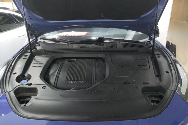 领克02 2018款 1.5T DCT两驱劲Pro版 国V机舱底盘24