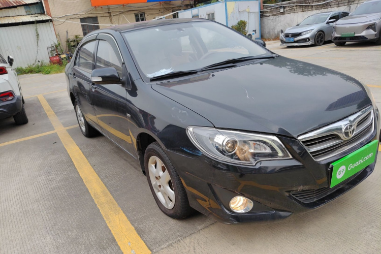 丰田 花冠 2013款 1.6L 自动豪华版车身外观3