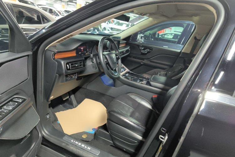 林肯 飞行家(进口) 2020款 3.0T V6全驱尊享版中控内饰19