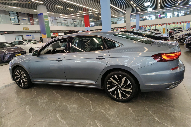 大众 帕萨特 2022款 330TSI 精英版车身外观4