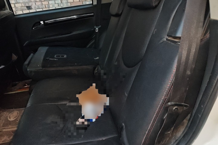 陆风X8 2014款 探索版 2.0L 都市先锋版中控内饰21