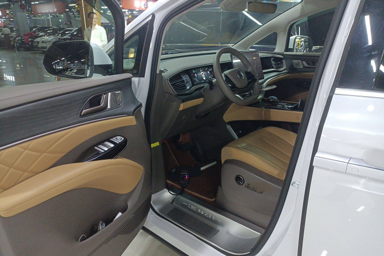 腾势D9 2022款 EV 600 四驱旗舰型中控内饰7003