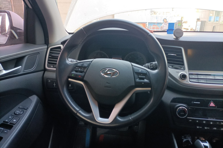 现代 途胜 2018款 1.6T 双离合两驱15周年特别版中控内饰13