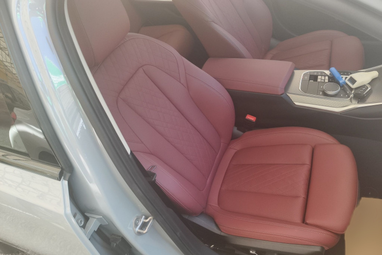 宝马3系 2025款 330Li M运动曜夜套装局部细节41