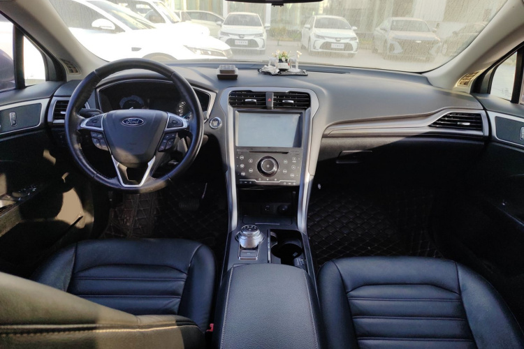 福特 蒙迪欧 2017款 EcoBoost 180 时尚型中控内饰12