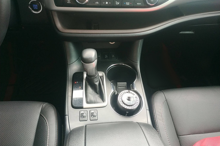 丰田 汉兰达 2017款 2.0T 四驱豪华版 7座局部细节18