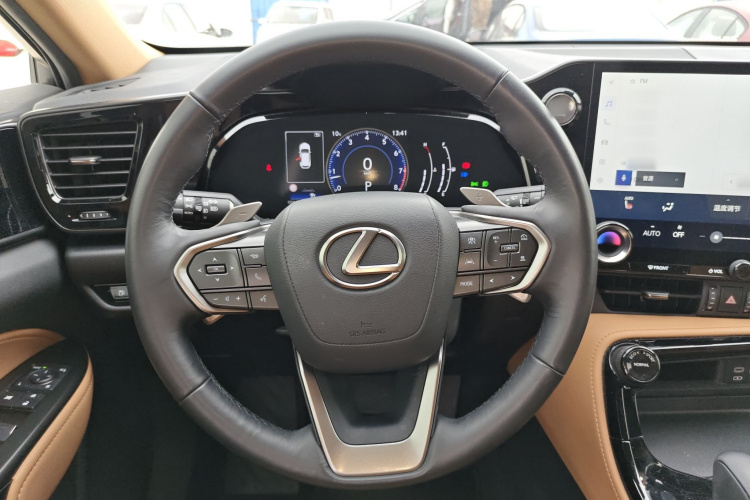 雷克萨斯NX 2023款 260 前驱 创游特别版中控内饰13