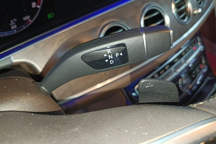 奔驰E级 2019款 E 300 L 时尚型局部细节18