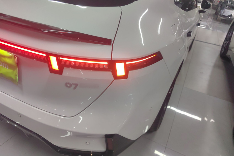 领克07 2024款 EM-P 126长续航 Ultra车身外观9