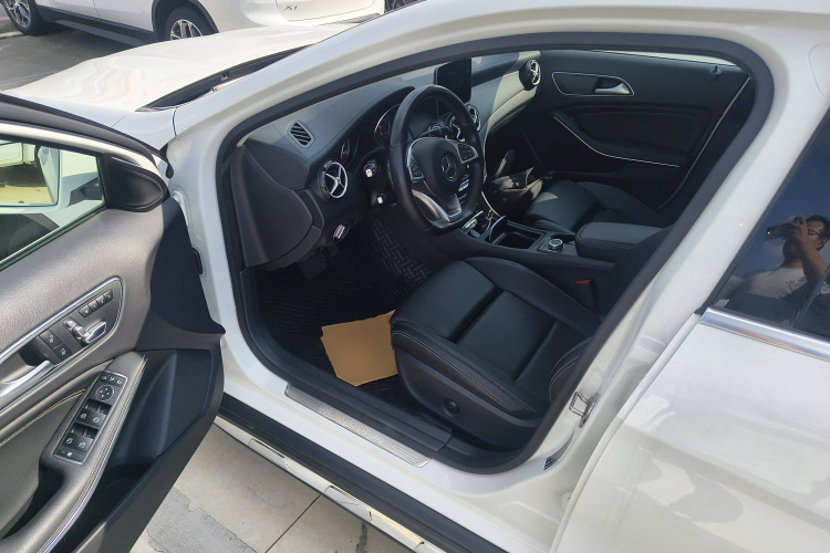 奔驰GLA 2019款 GLA 200 时尚型中控内饰7003