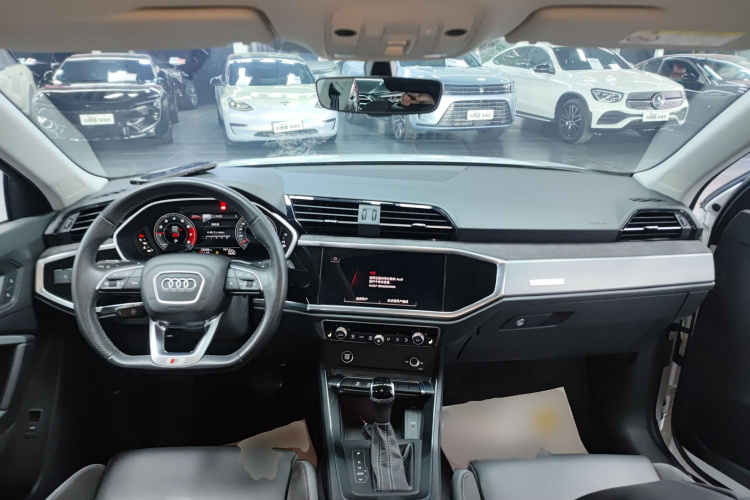奥迪Q3 Sportback 2022款 40 TFSI 时尚型中控内饰7002