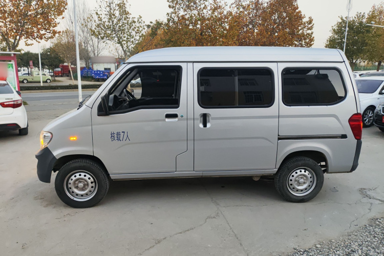 五菱汽车 五菱之光 2023款 1.5L 实用型 5/7座车身外观4