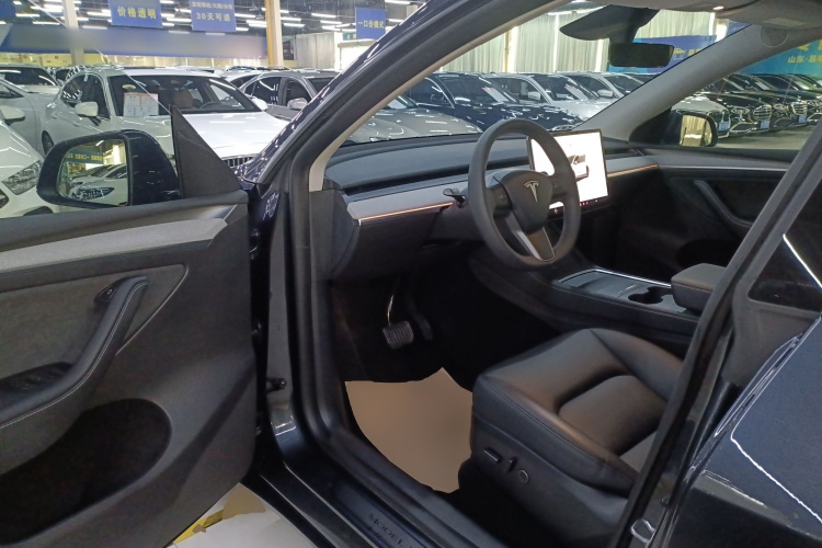 特斯拉 Model Y 2024款 长续航全轮驱动版中控内饰7003