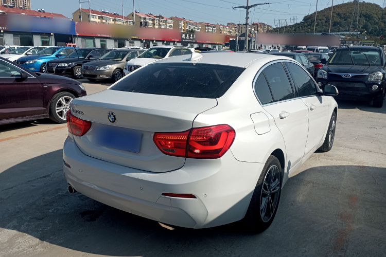 宝马1系 2019款 118i 时尚型车身外观7