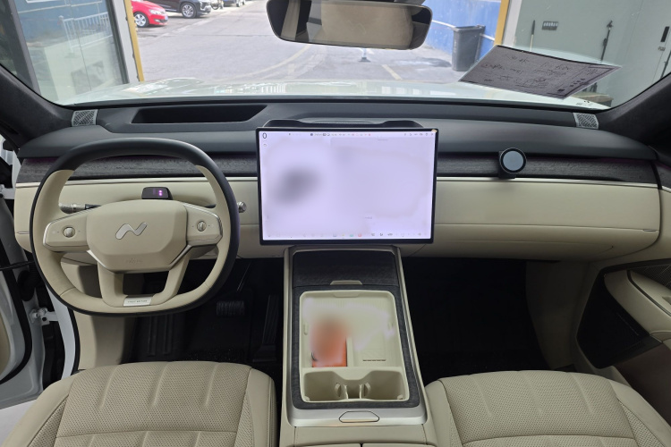 乐道L90 2025款 Ultra 六座版中控内饰7005