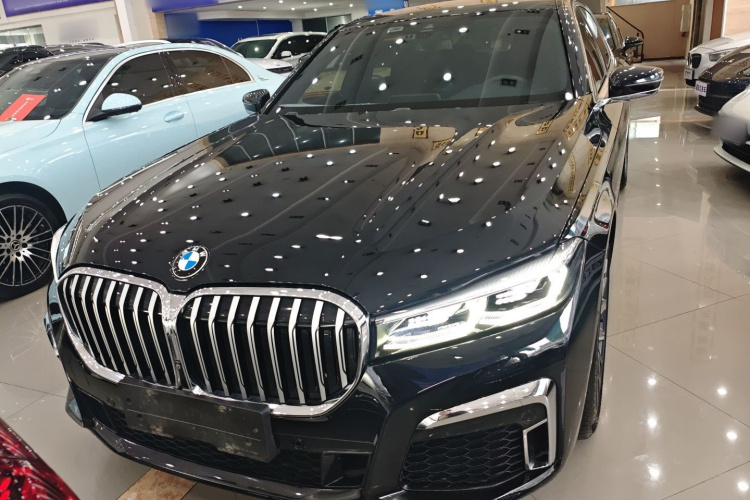 宝马7系 2019款 改款 740Li 领先型 M运动套装车身外观2