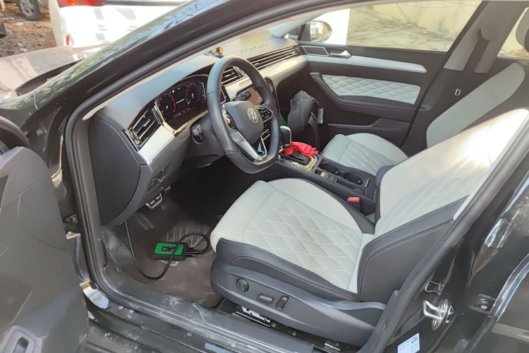 大众 迈腾 2023款 200万辆纪念版 330TSI DSG豪华型中控内饰20