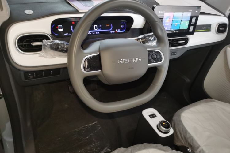 吉利银河 2025款 210km 熊猫卡丁中控内饰13