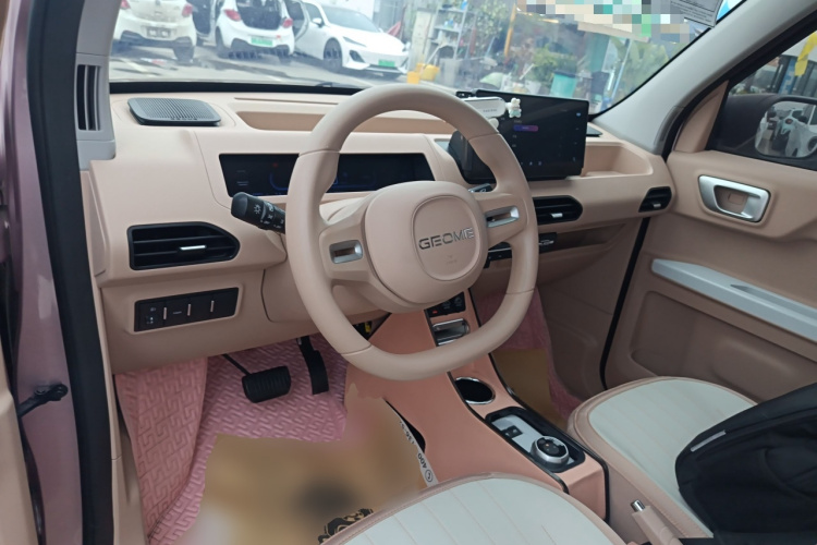 吉利银河 2023款 熊猫mini 200km 耐力熊中控内饰12