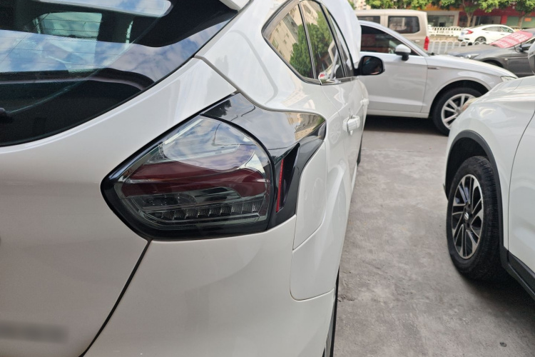 福特 福克斯 2017款 两厢 1.6L 自动舒适型智行版车身外观6001