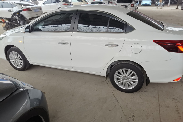 丰田 威驰 2022款 1.5L 20周年纪念版车身外观4