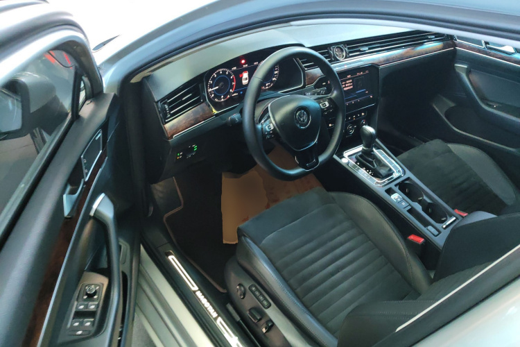 大众 迈腾 2018款 380TSI DSG 尊贵型中控内饰20