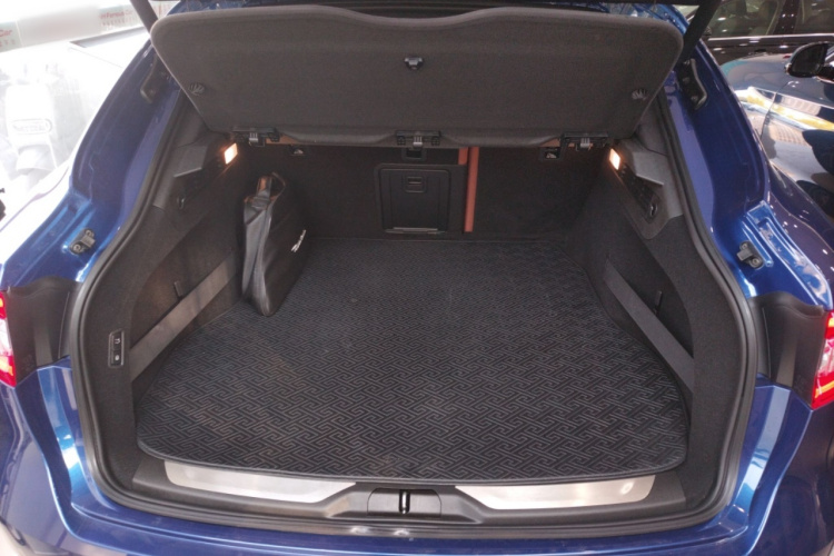 玛莎拉蒂 Levante 2019款 3.0T 标准版 国VI机舱底盘23