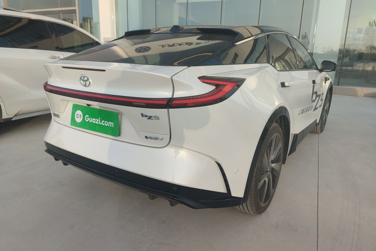 丰田bZ5 2025款 630 MAX智行版车身外观7