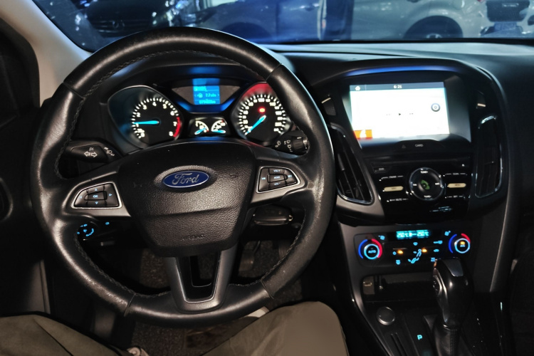 福特 福克斯 2017款 三厢 1.6L 自动风尚型智行版中控内饰7002