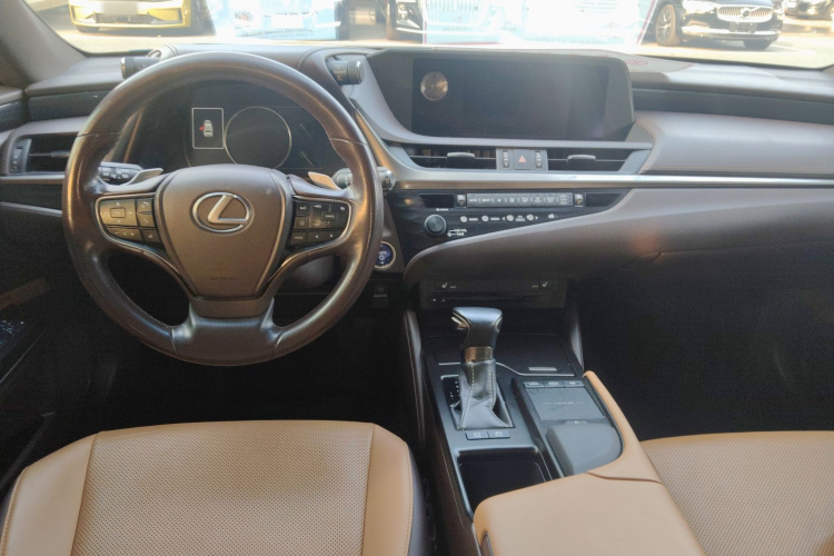 雷克萨斯ES 2018款 300h 卓越版 国V中控内饰12