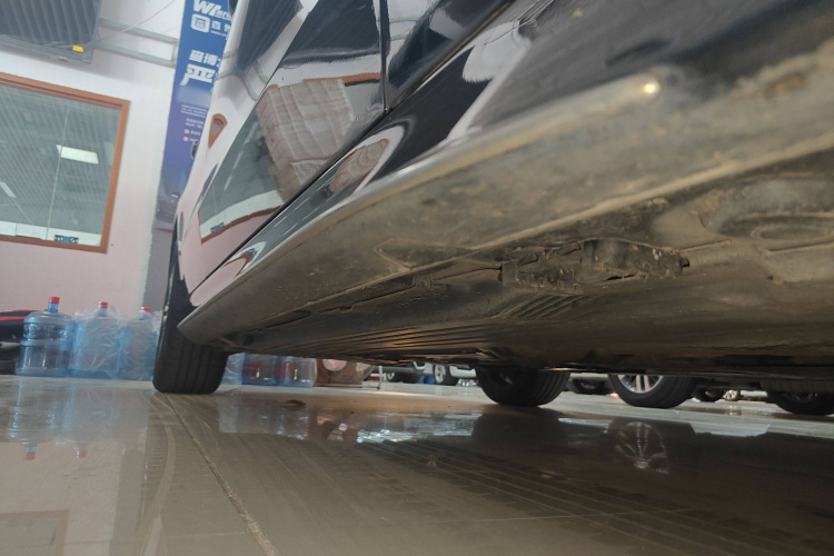 奔驰C级 2022款 C 200 L 运动版局部细节9001