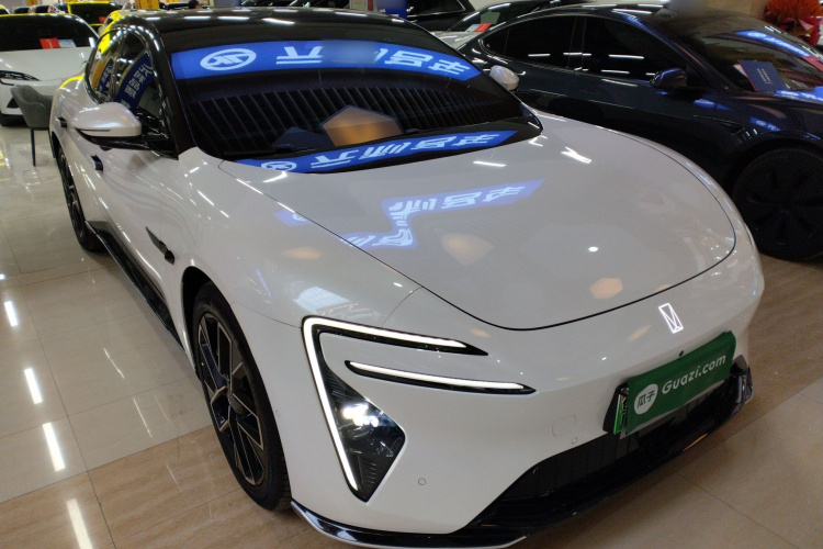 阿维塔06 2025款 Pro纯电版车身外观3