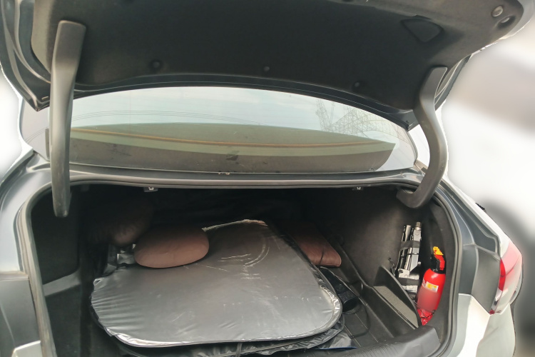 别克 君威 2019款 20T 精英型 国V中控内饰23