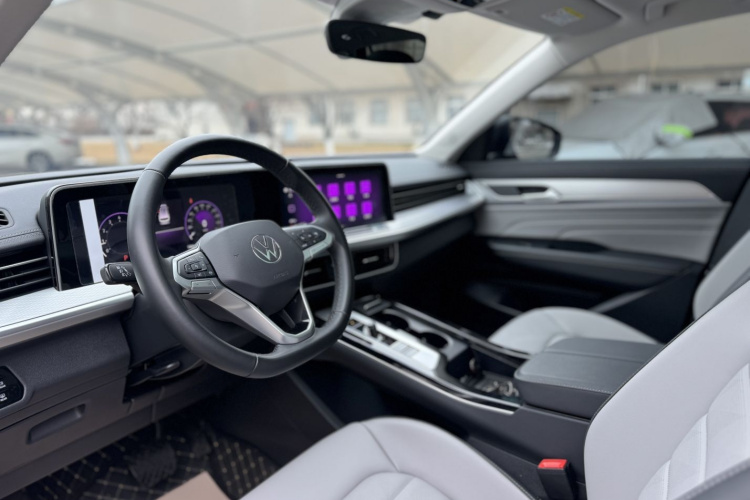 大众 揽巡 2024款 330TSI 豪华巡逸版中控内饰7003