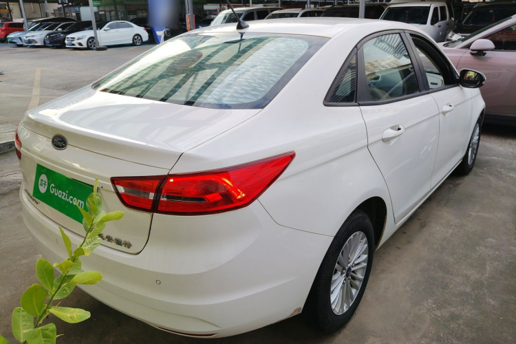 福特 福睿斯 2017款 改款 1.5L 手动舒适型车身外观7