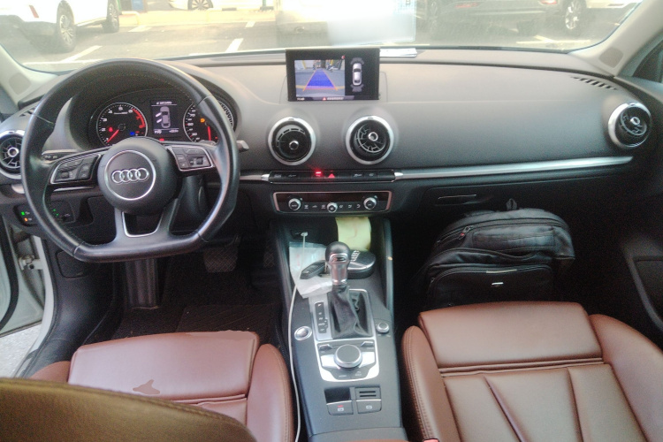 奥迪A3 2018款 30周年年型 Limousine 35 TFSI 运动型中控内饰12