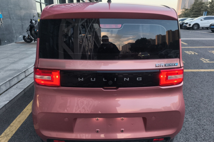 五菱汽车 宏光MINIEV 2020款 悦享款 磷酸铁锂车身外观6