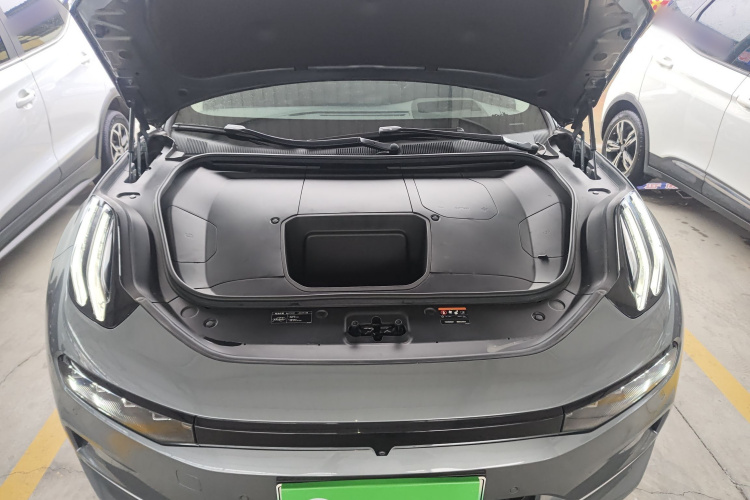 极氪001 2022款 长续航双电机 WE版机舱底盘24