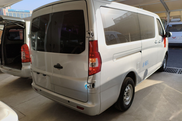 长安凯程 长安睿行EM80 2025款 客运版 舒适型 6座 260km 对开门 60kW车身外观7