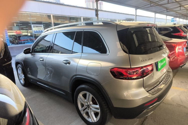 奔驰GLB 2020款 GLB 200 动感型车身外观4